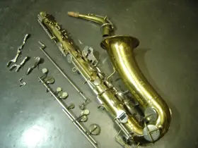 Buescher 393557 Vintage 1960s Aristocrat Alto Saxophone - For Parts Or Repair Buescher 393557 Vintage 1960s Aristocrat Alto Saxophone - For Parts Or Repair