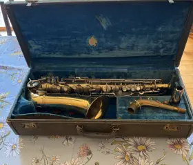 646806 CONN Saxaphone
