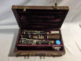 Gold Star 14780 Walnut Clarinet With Babbitt Mouthpiece. Made In Usa